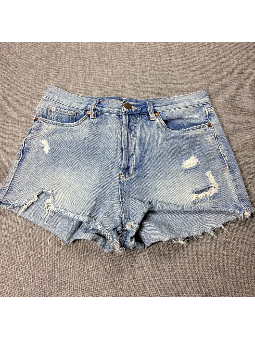 BlankNYC Distressed Light Wash Denim Shorts Size 30 100% Cotton